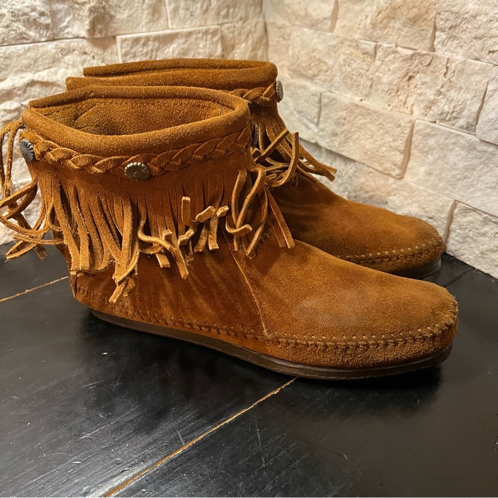 Minnetonka Concho Suede Braid Fringe Boots Size 7 Cognac